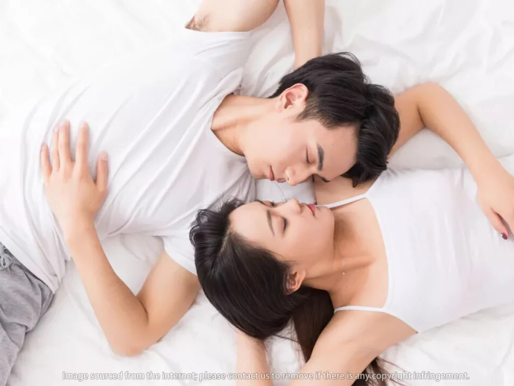 ¿Cómo puedo involucrar a mi pareja en la estimulación del clítoris? Cómo estimular el clítoris durante las relaciones sexuales (posiciones, estimulación dual y comunicación)