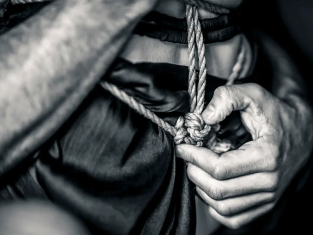 The Three Most Common BDSM Roles BDSMの役割に関する完全ガイド：ドム、サブ、スイッチ